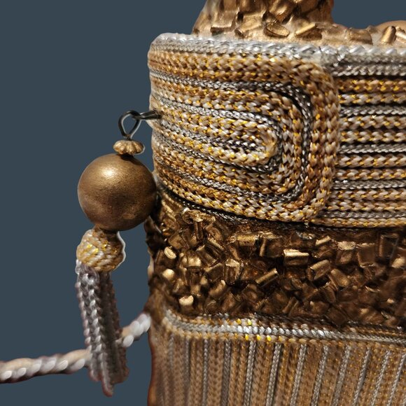 Handcrafted Philippines Gold & Silver Beaded Chain Purse - Picture 10 of 13
